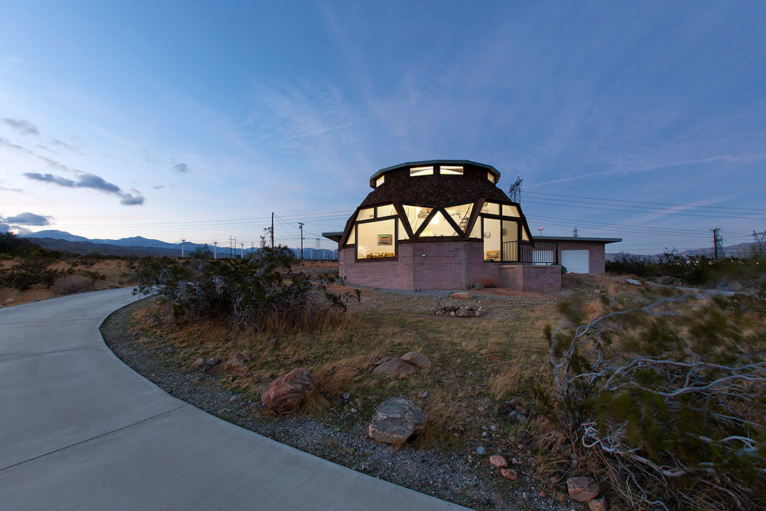 dome house at dusk outside palm springs by los angeles architect pavlina williams, krista jahnke photography