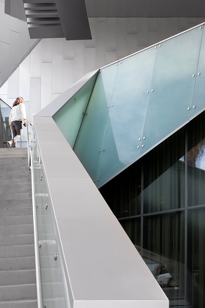 emerson college grand staircase in los angeles by morphosis architects, krista jahnke photography