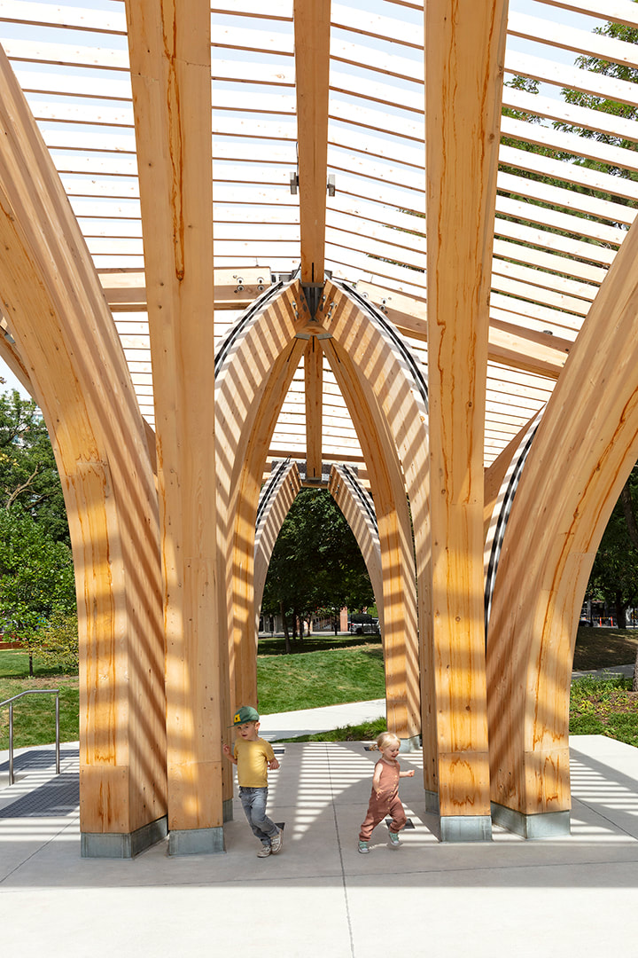 kids playing at st. james park pavilion in toronto by architecture firm raw design, krista jahnke photogrpahy